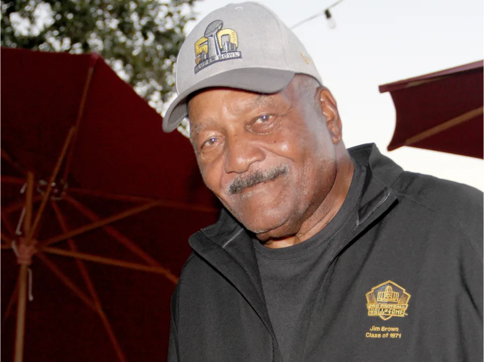 Legendary running back Jim Brown dies at 87