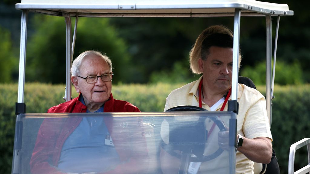 SUN VALLEY, IDAHO - JULY 07: Chairman and CEO of Berkshire Hathaway Warren Buffett rides in a golf cart at the Allen & Company Sun Valley Conference on July 07, 2021 in Sun Valley, Idaho. After a year hiatus due to the COVID-19 pandemic, the world’s most wealthy and powerful businesspeople from the media, finance, and technology worlds will converge at the Sun Valley Resort for the exclusive weeklong conference.  (Photo by Kevin Dietsch/Getty Images)