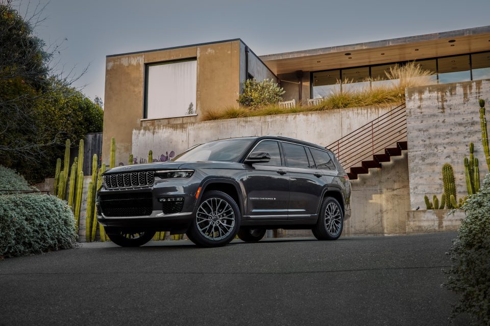 2023 Jeep Grand Cherokee L Laredo perfect for family and fun