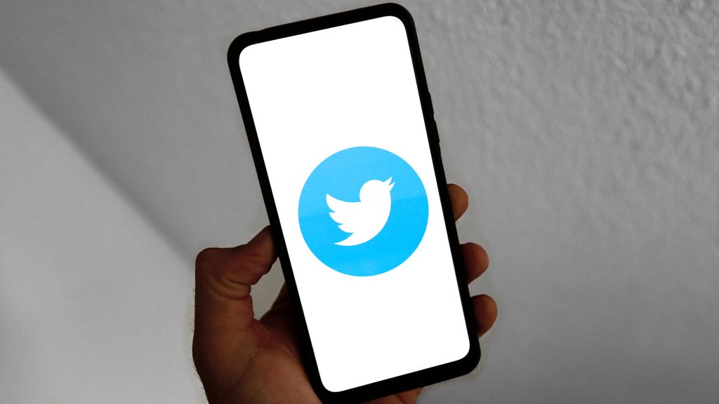 A man looking at the Twitter website, the American social media company, on his phone on JULY 4, 2023, in Zurich, Switzerland. Twitter CEO, Linda Yaccarino recently defended the social media's giant's decision to limit the amount of daily posts users can view. PHOTO BY JOAN CROS/GETTY IMAGES