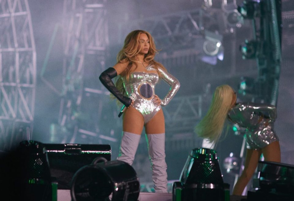 Beyoncé asks fans to wear silver to Renaissance concerts