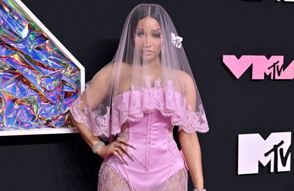 Nicki Minaj praised for brutal honesty over VMAs wardrobe slipup