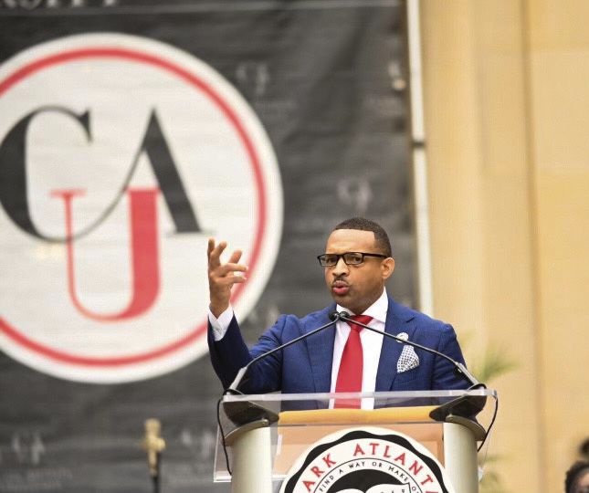 Media heavyweight Rashad Richey speaks at Clark Atlanta University convocation