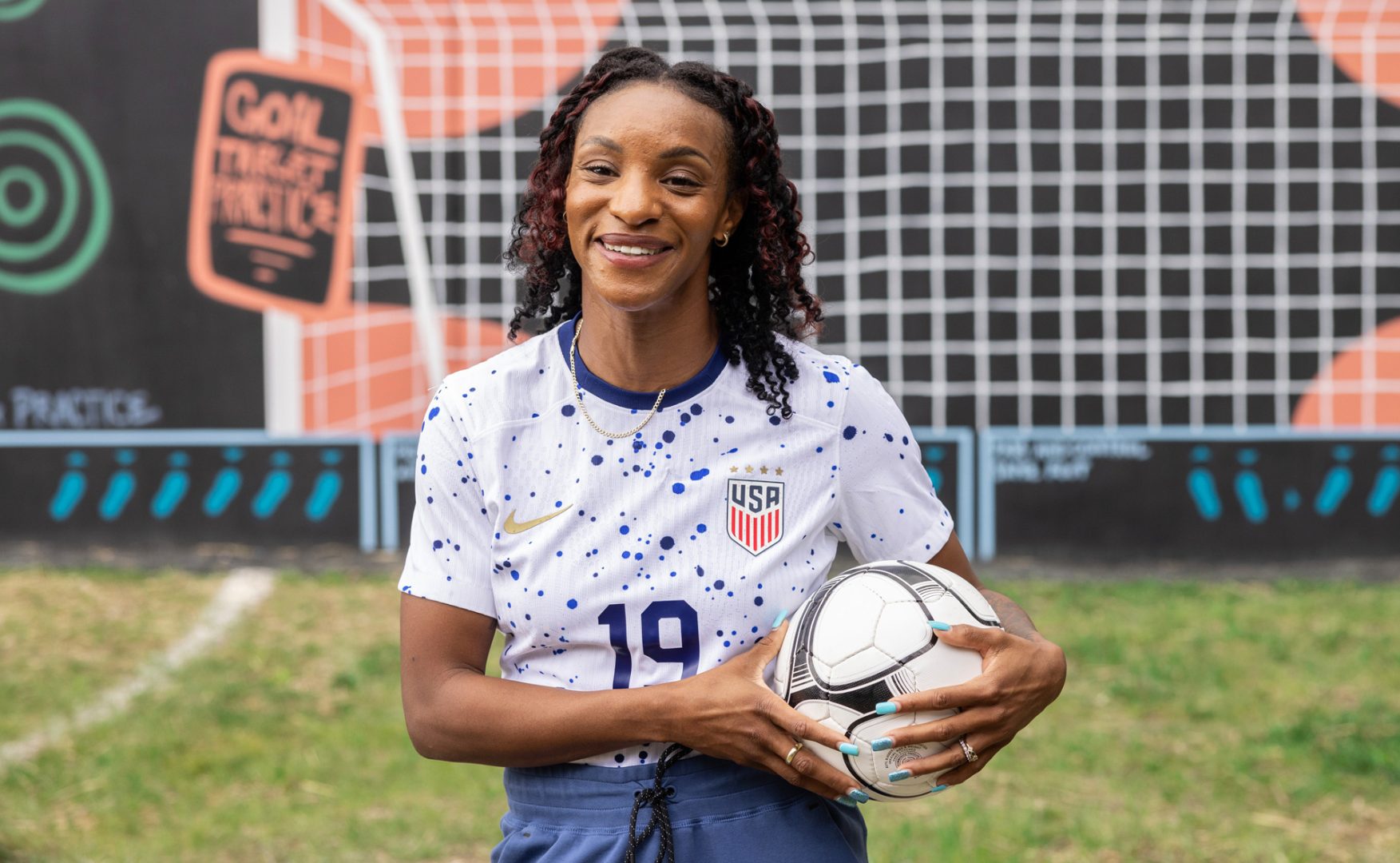 Crystal Dunn, USA women's soccer team unveils new mural in Chicago (photos)