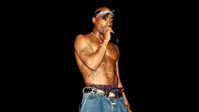 Tupac Shakur In a concert in Chicago on Oct 2, 2023, (Raymond Boyd/Getty images) CHICAGO - MARCH 1994: Rapper Tupac Shakur performs at the Regal Theater in Chicago, Illinois in March 1994. RAYMOND BOYD/GETTY IMAGES.