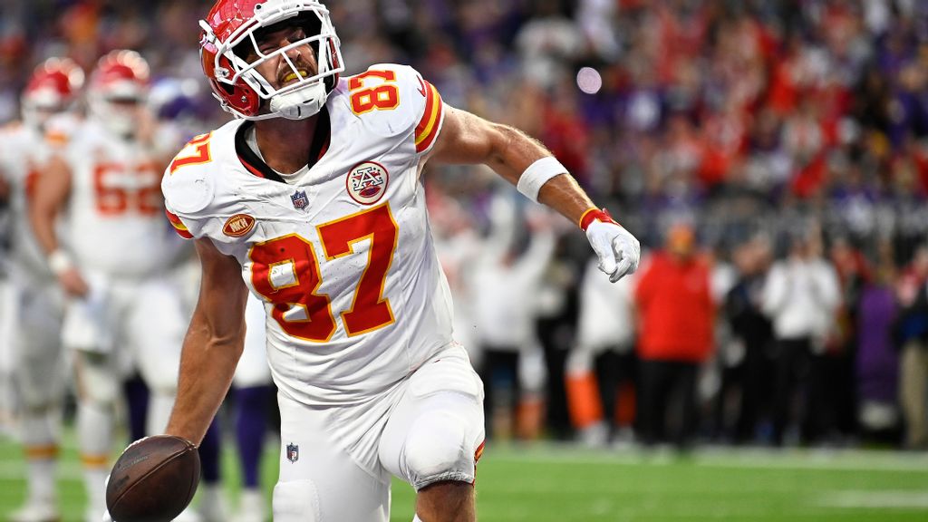 Travis Kelce #87 of the Kansas City Chiefs celebrates after a receiving touchdown during the third quarter against the Minnesota Vikings, before half time he sustained an ankle injury at U.S. Bank Stadium on October 08, 2023 in Minneapolis, Minnesota. STEPHEN MATUREN/GETTY IMAGES.