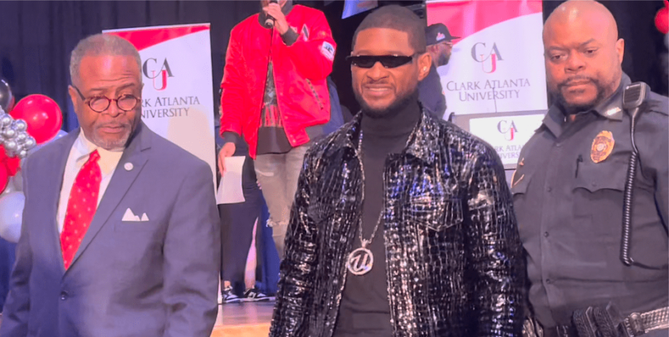Usher thanks Clark Atlanta University students