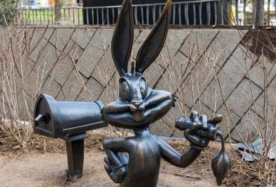 Bugs Bunny statue
