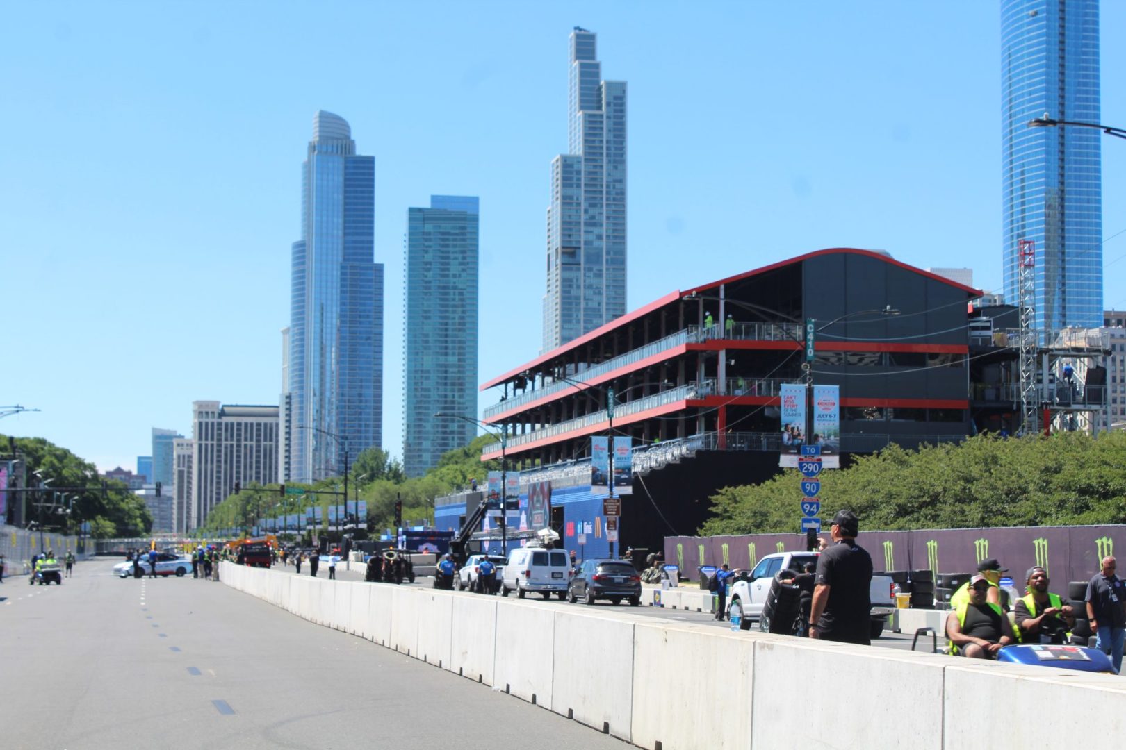 Blue Cross Blue Shield Illinois and NASCAR honor Chicago heroes