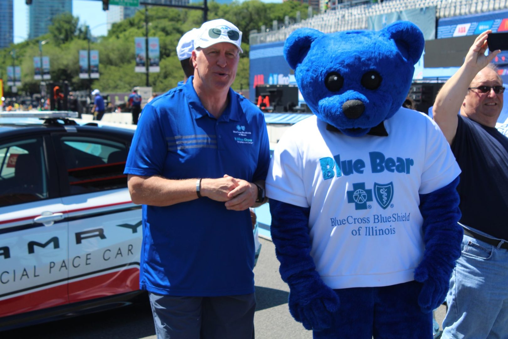 Blue Cross Blue Shield Illinois and NASCAR honor Chicago heroes