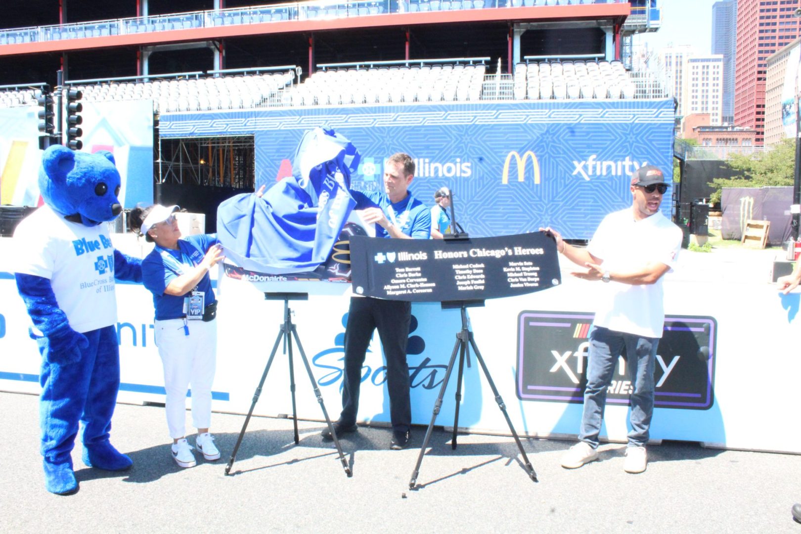 Blue Cross Blue Shield Illinois and NASCAR honor Chicago heroes