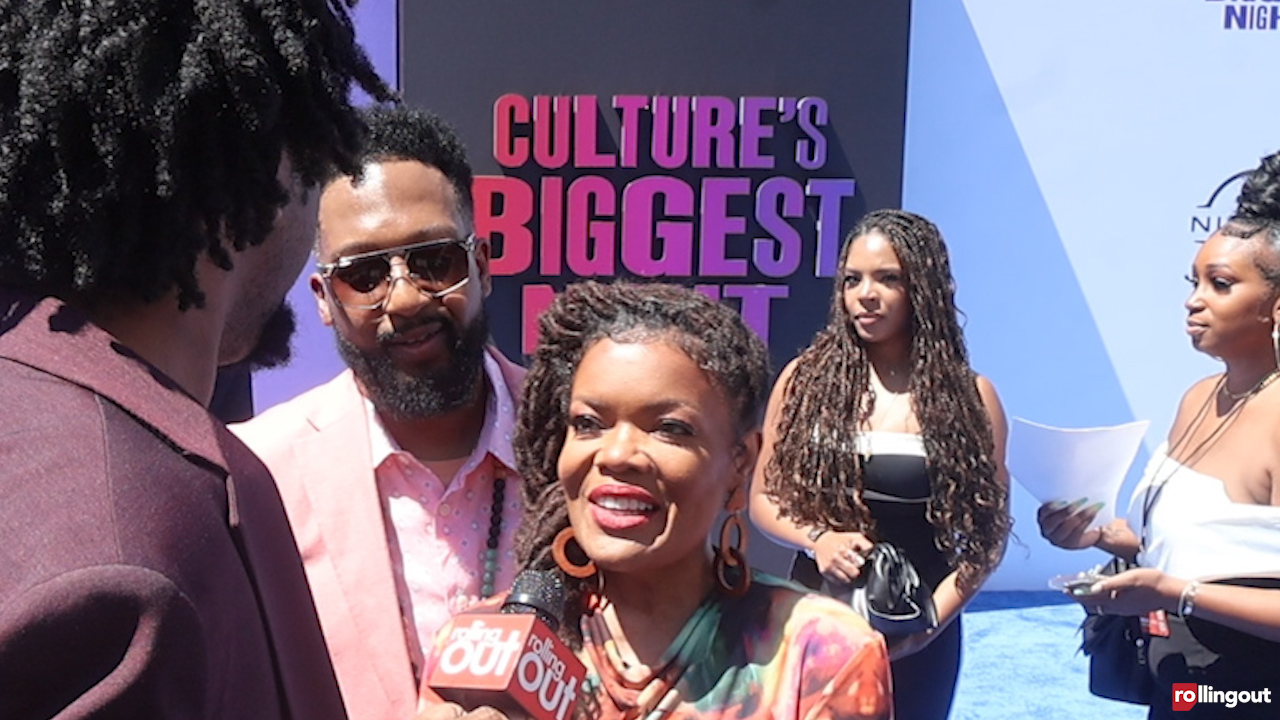 Yvette Nicole Brown talks about her working relationship with her fiancé