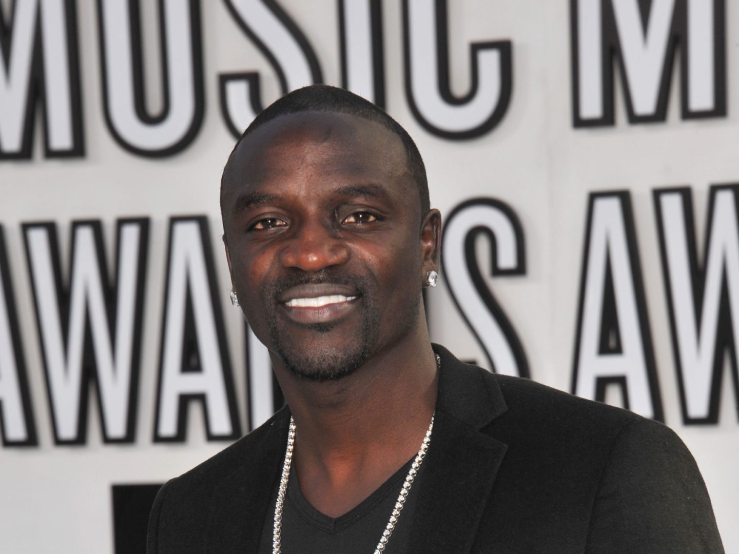 Akon reveals what makes a star