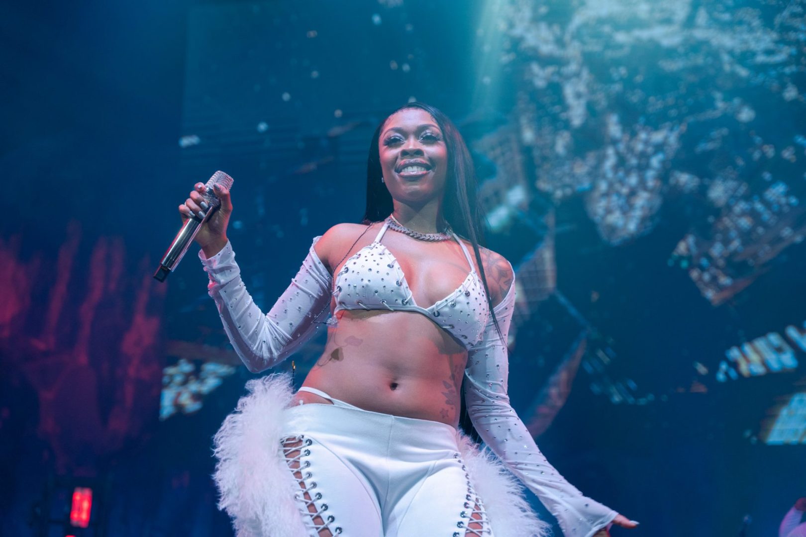 Tink brings the 'Winter's Diary Festival' home to Chicago for the holidays