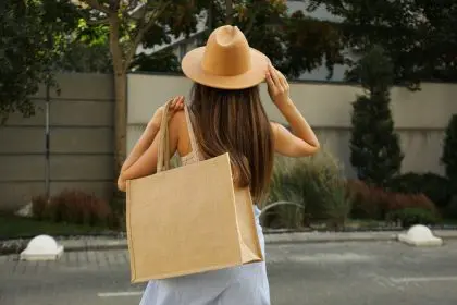 Tote bags, fashion accessories, digital, versatility, modern consumers, fashion trends