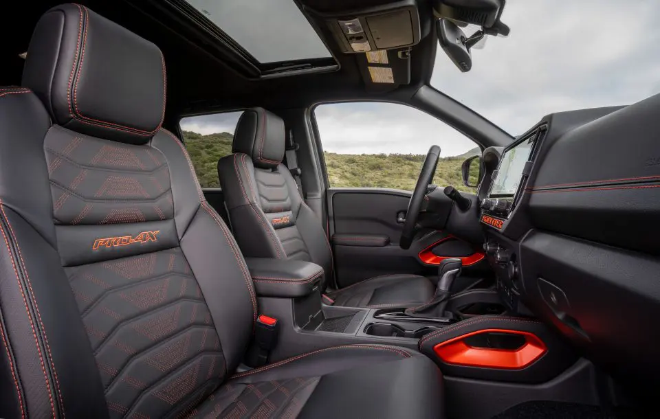 2025 Nissan Frontier SL Capability meets comfort
