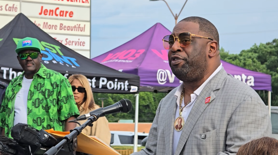 Rico Wade Monument Unveiled at Headland and Delowe