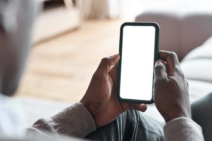 ways smartphones destroy your thumbs