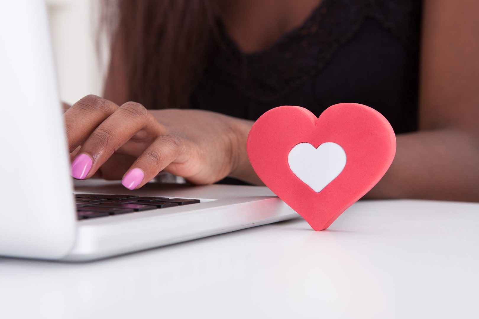signs of fake profiles