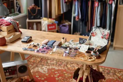 zero-waste wardrobe through thrifting
