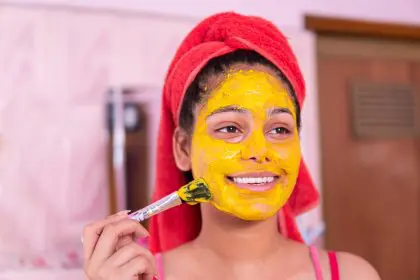 Make turmeric mask