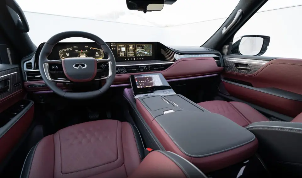 2025 INFINITI QX80 Autograph Legacy in motion