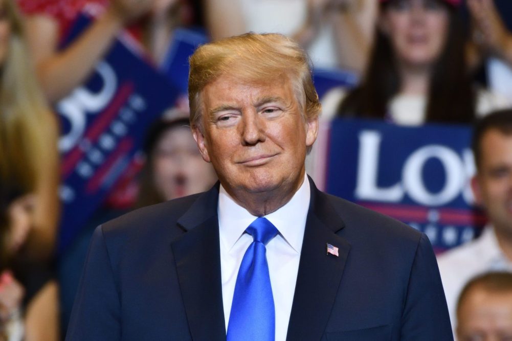 Trump orders warning signs at Smithsonian museum