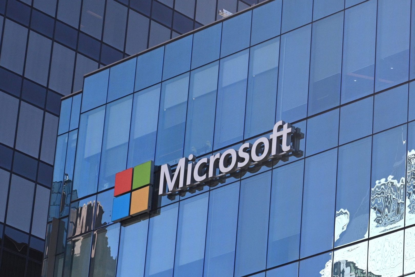 Microsoft quietly shifts away from OpenAI and Anthropic