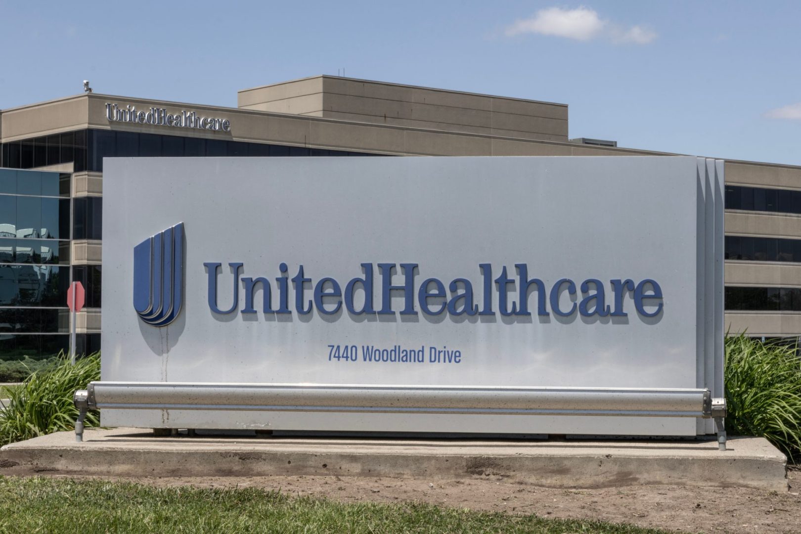 UnitedHealth (UNH) gets a buy rating: What to know