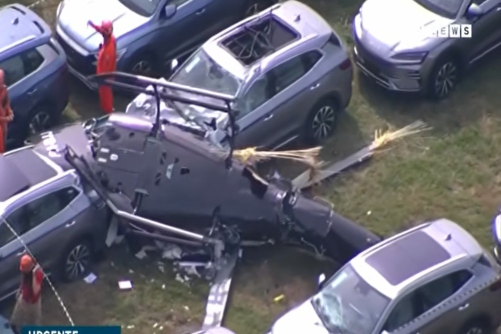 2 helicopters fall from the Rio sky killing everyone aboard
