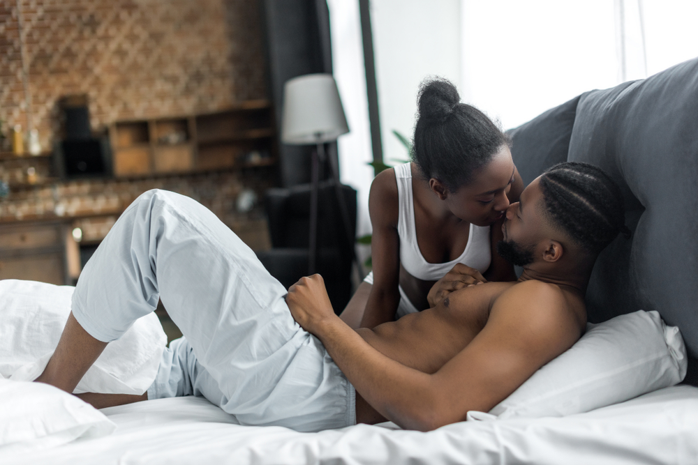 5 silent bedroom habits that slowly kill your relationship