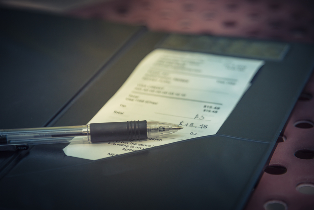 Cruise passenger goes viral challenging automatic tips