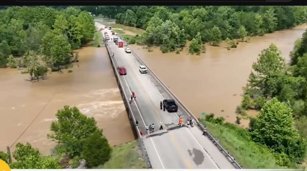 Missouri flooding kills 1, forces 200 camper rescues