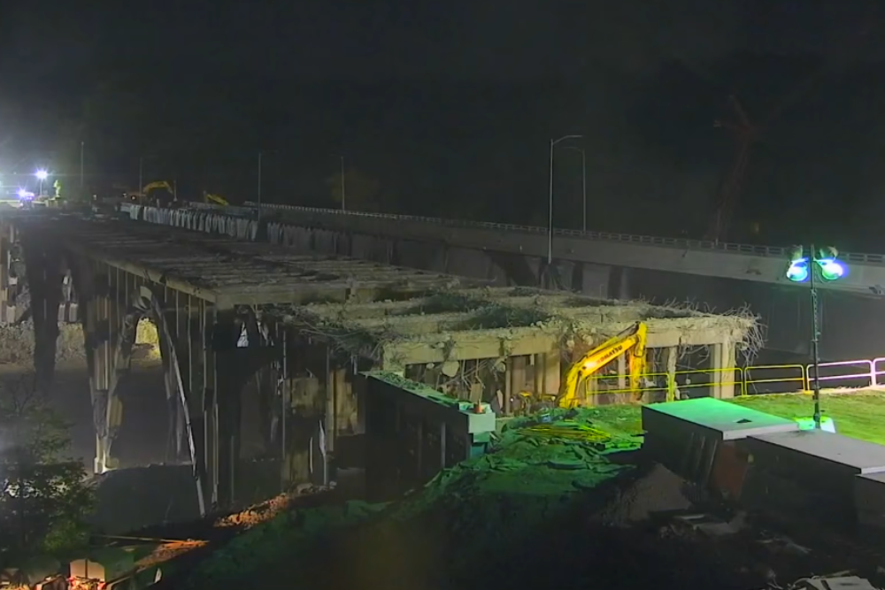 Watch Pittsburgh’s Parkway East bridge fall in seconds