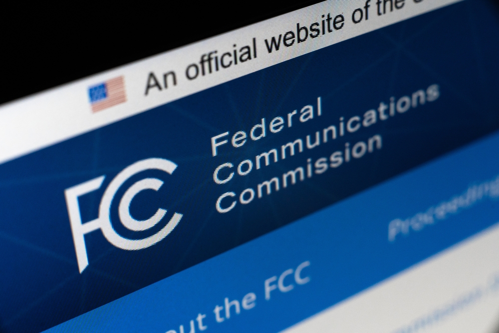 FCC clears space mirror despite fierce backlash