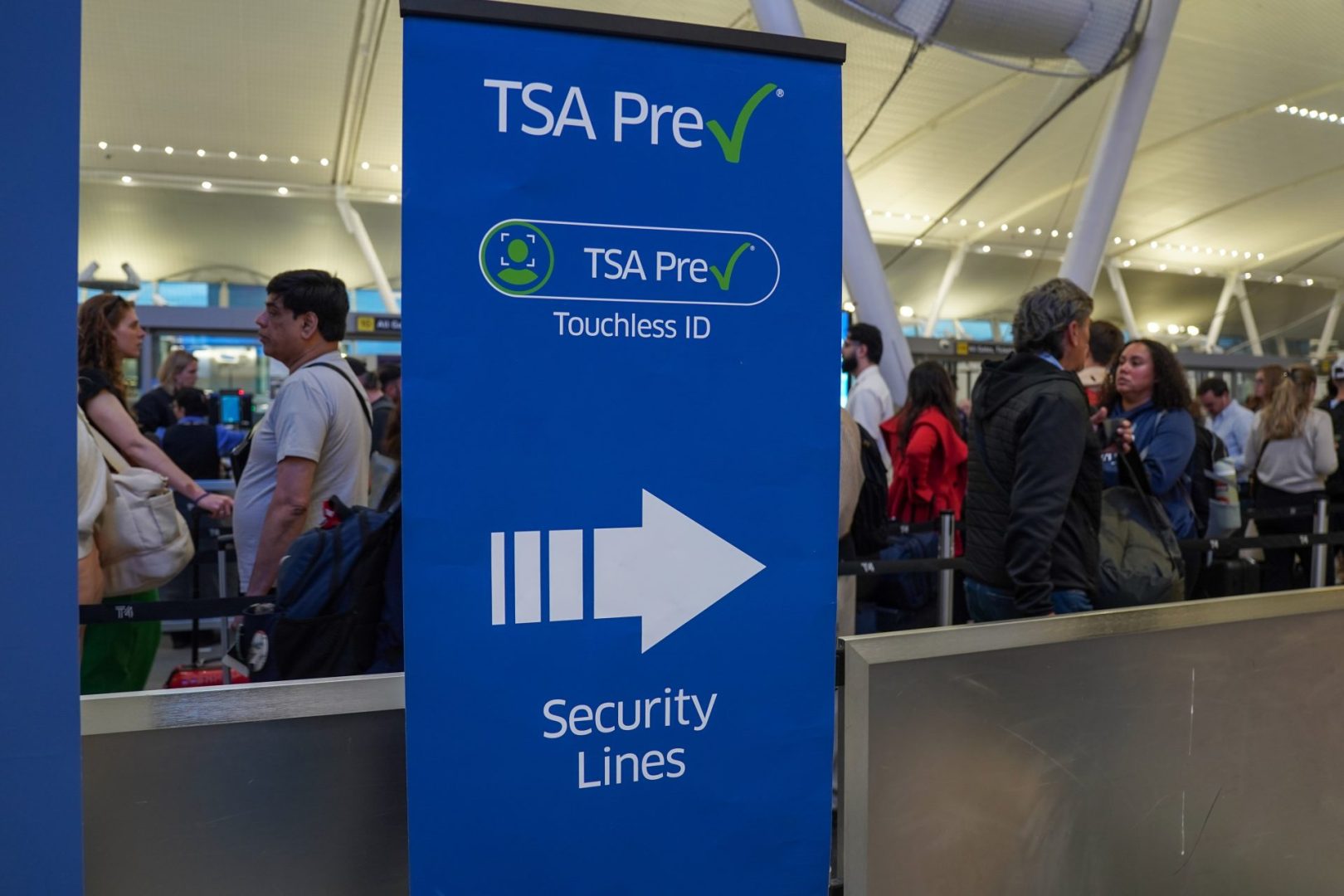 Tampa airport joins bold shift to private TSA screening