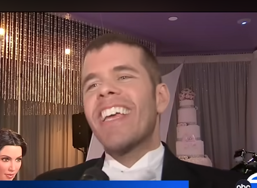 Perez Hilton harms himself while livestreaming