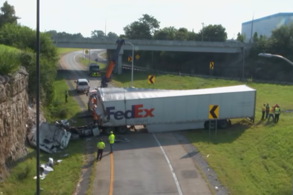 2 dead after a FedEx tractor-trailer crash on I-65 ramp